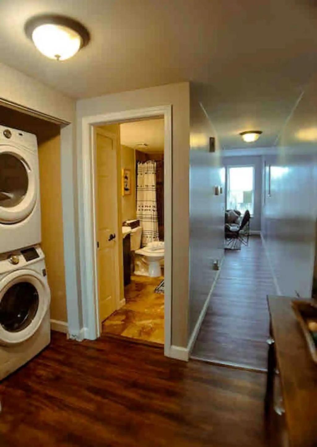 Modern Duplex Near Arenas, Hospitals, Universities, & Attractions Tower Grove ภายนอก รูปภาพ